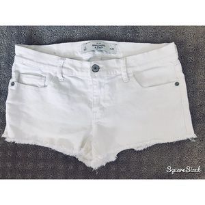 ABERCROMBIE AND FITCH WHITE CUTOFFS